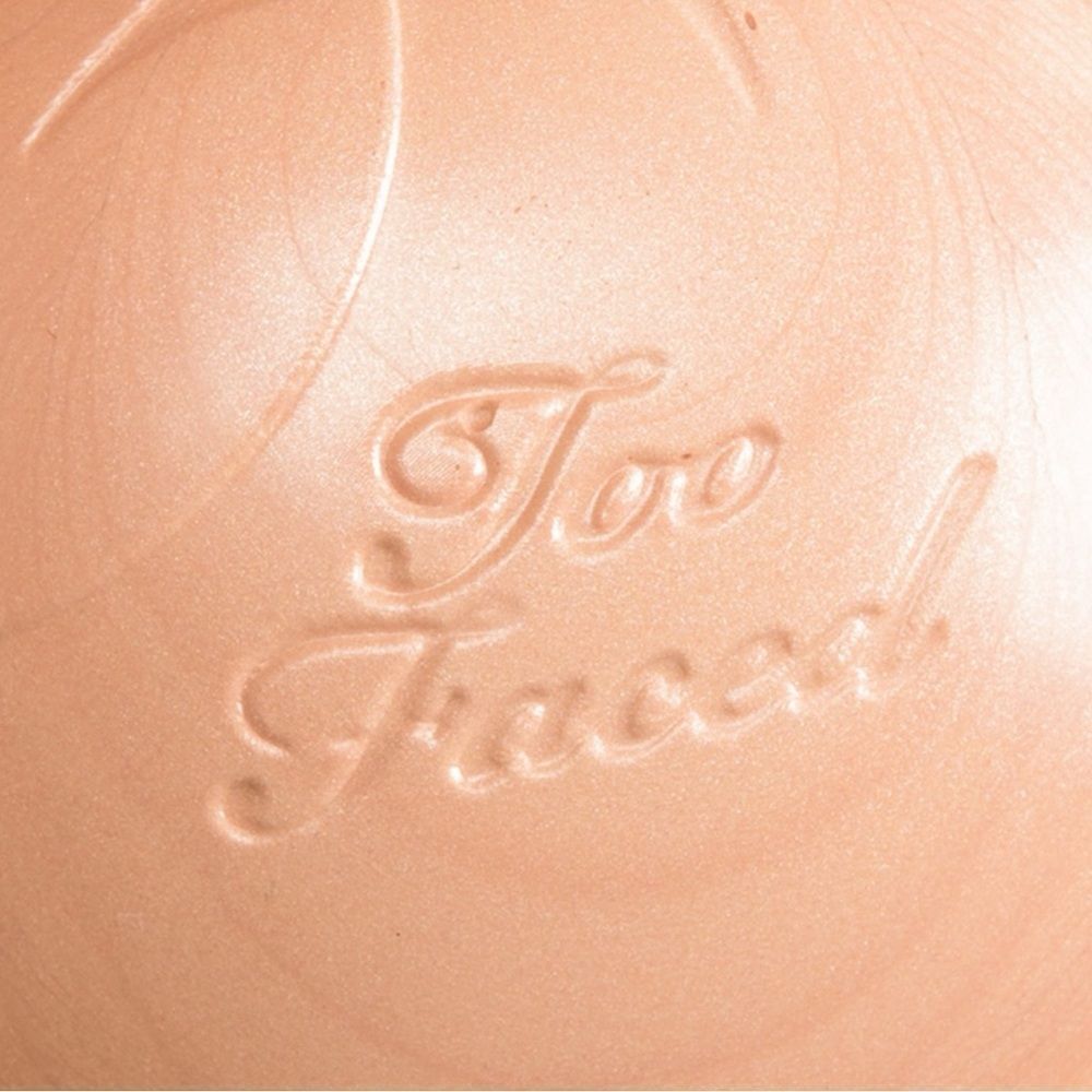 Too Faced Peach Frost Happy Face Melting Powder Highlighter - Picture 3 of 6